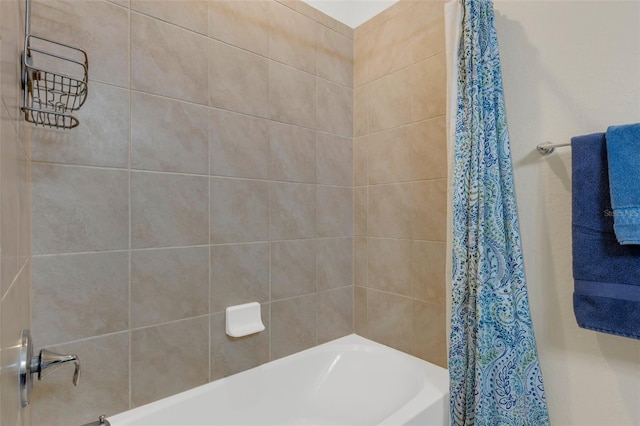 bathroom with shower / tub combo