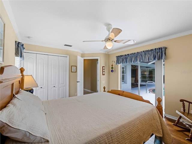 bedroom with ceiling fan, access to exterior, wood-type flooring, ornamental molding, and a closet