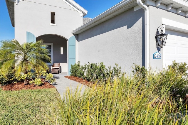 12488 Palatka Dr, Venice, FL 34293 - property entrance with a garage