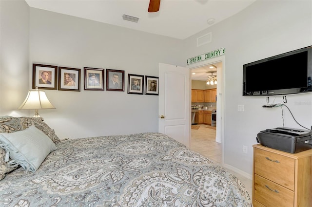 bedroom with ceiling fan