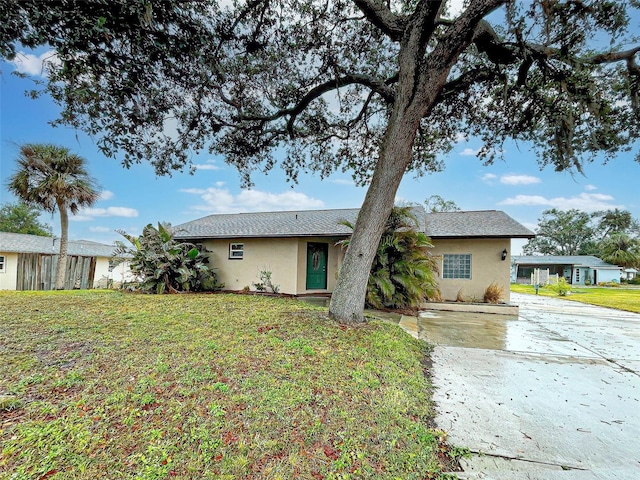 ranch-style home with a front yard