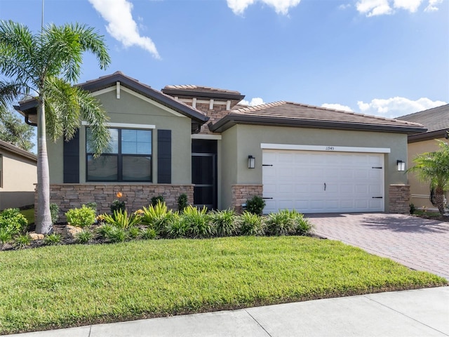 11945 Lovegrass St, Venice, FL 34293 - prairie-style home featuring a garage and a front yard