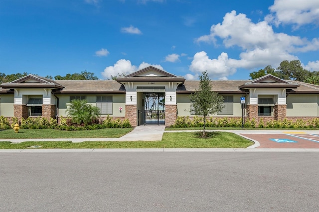 view of front of property with a front yard