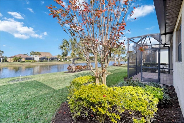 view of yard featuring a water view