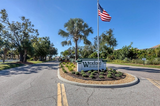 view of community / neighborhood sign