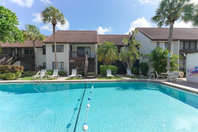 view of swimming pool featuring a patio