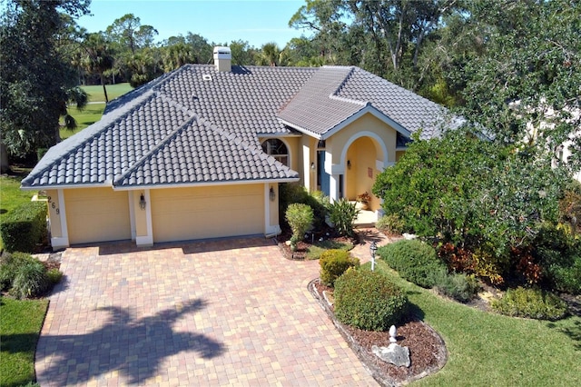 view of front of property featuring a garage