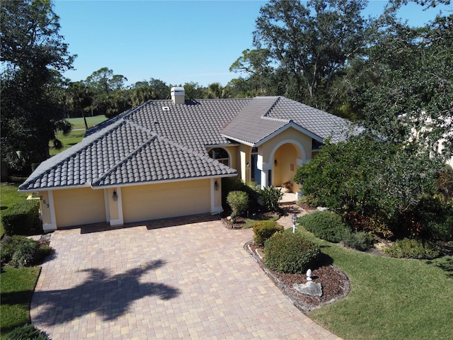 view of front facade with a garage