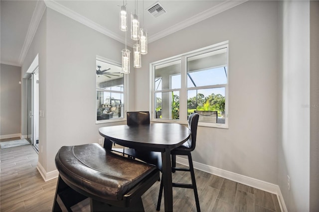 dining space with ornamental molding