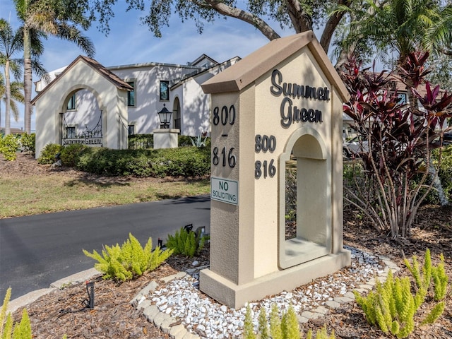 view of community / neighborhood sign