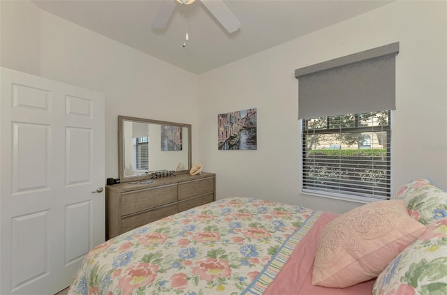 bedroom with ceiling fan