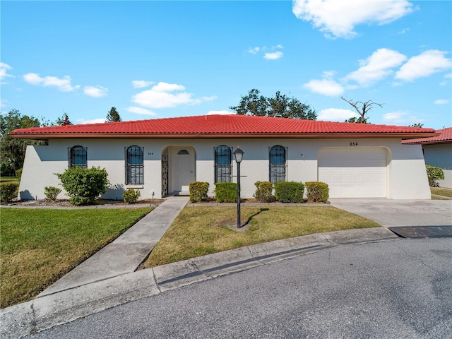 view of front facade featuring a garage and a front lawn