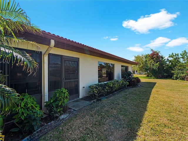 view of side of property featuring a yard