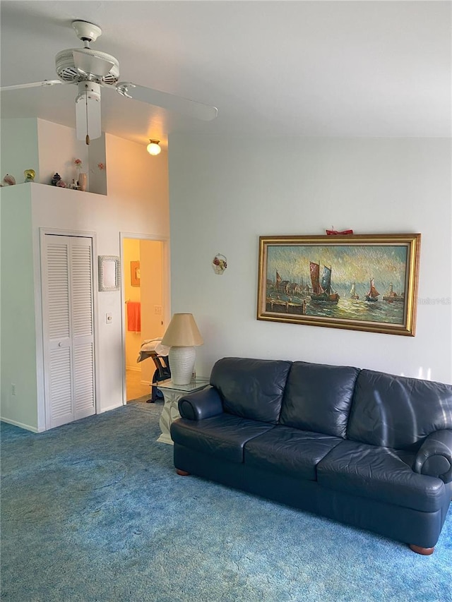 carpeted living room featuring ceiling fan