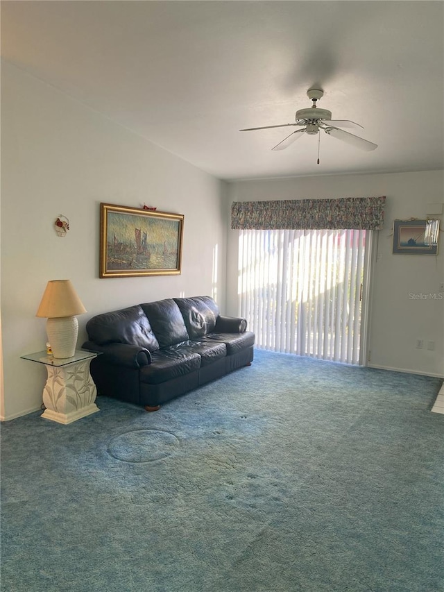 carpeted living room with ceiling fan