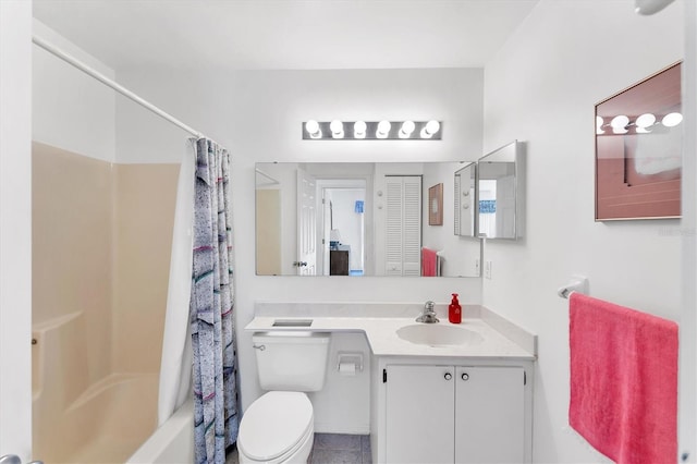 full bathroom with shower / bath combo with shower curtain, vanity, and toilet