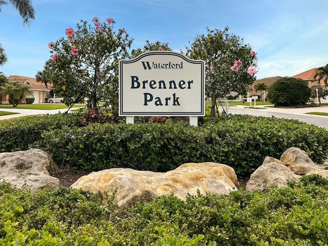 view of community / neighborhood sign