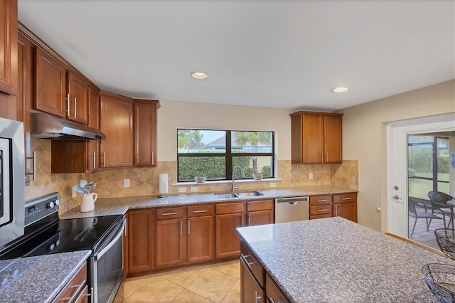 kitchen featuring appliances with stainless steel finishes, sink, a wealth of natural light, and backsplash