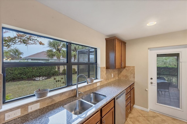 kitchen with dishwasher, plenty of natural light, sink, and backsplash