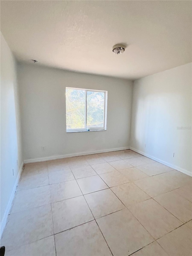 empty room featuring light tile patterned floors