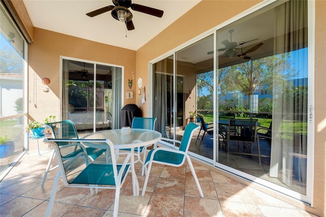 sunroom / solarium with a ceiling fan