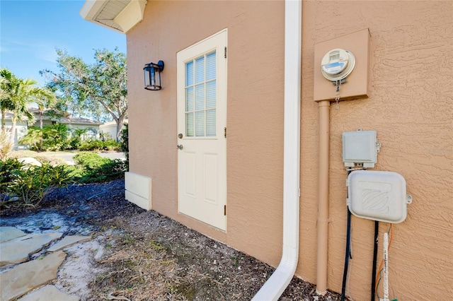 view of exterior entry with stucco siding