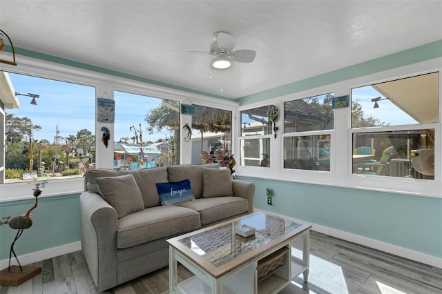 sunroom with ceiling fan