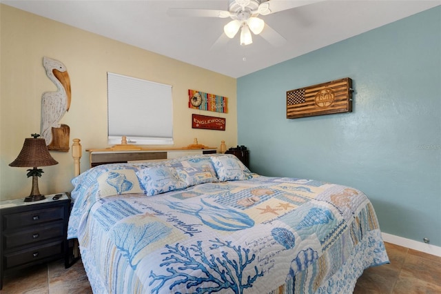 bedroom with ceiling fan and baseboards