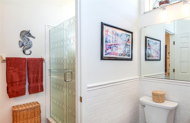 bathroom with toilet and a shower with shower door