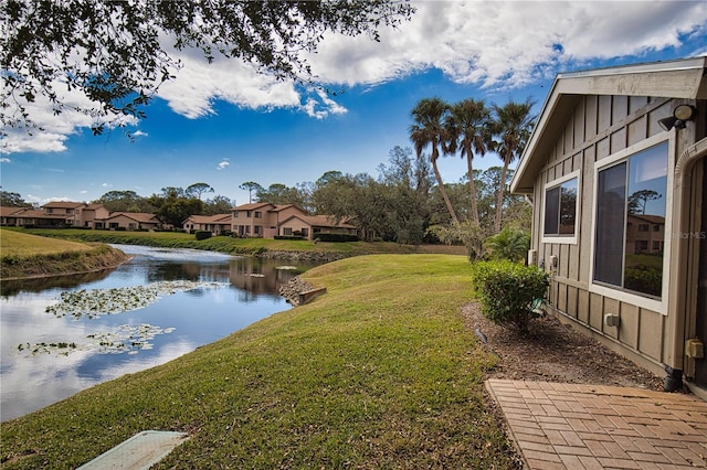 view of yard featuring a water view