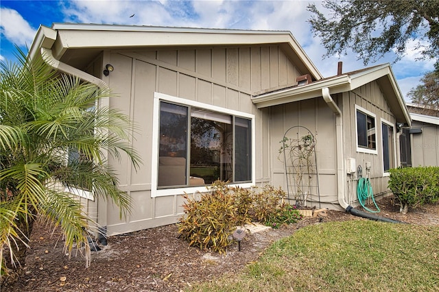 exterior space with a lawn