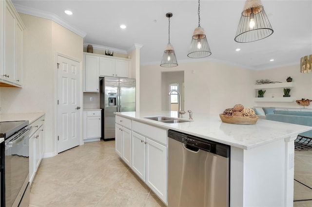 kitchen with sink, appliances with stainless steel finishes, a kitchen island with sink, white cabinetry, and decorative light fixtures