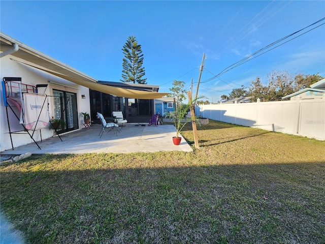 view of yard featuring a patio area