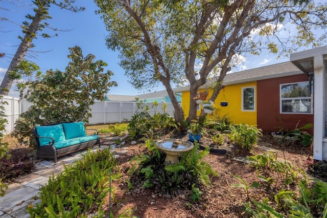 view of yard featuring an outdoor living space