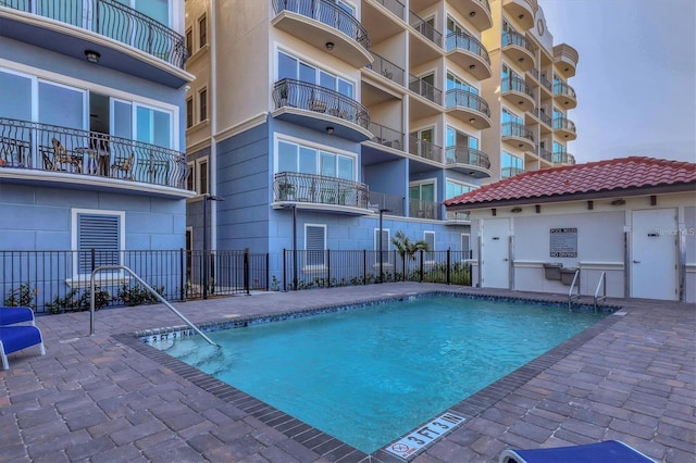 view of swimming pool