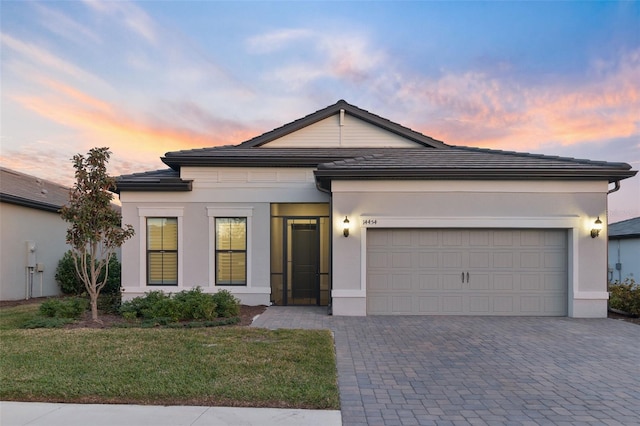 view of front facade featuring a garage and a yard