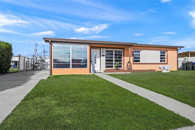 view of front of property with a front yard