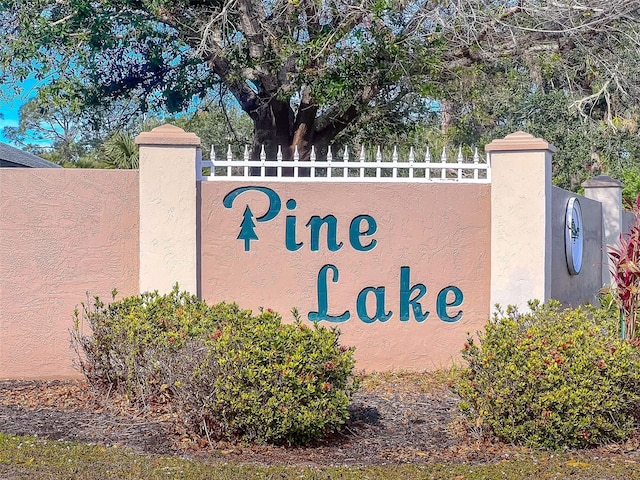 view of community / neighborhood sign