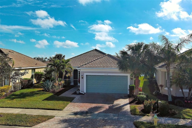 view of front of home featuring a garage and a front yard