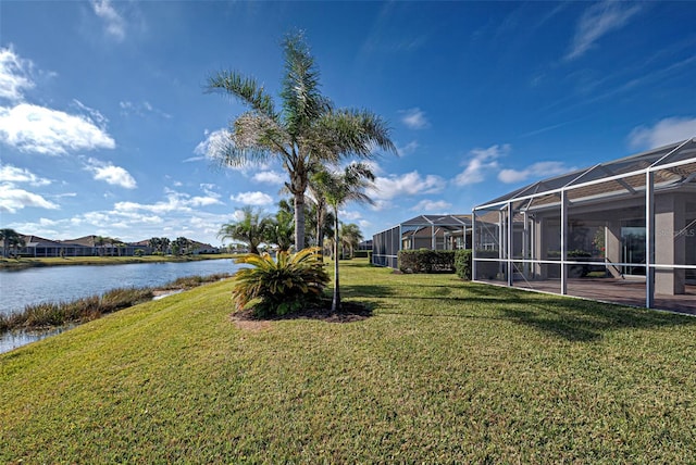 view of yard featuring a water view