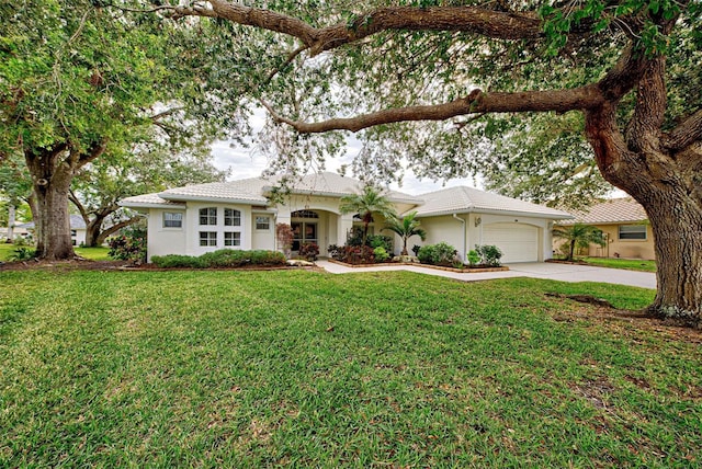 view of front facade featuring a garage and a front lawn