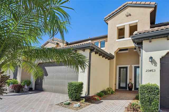 view of front of house featuring a garage