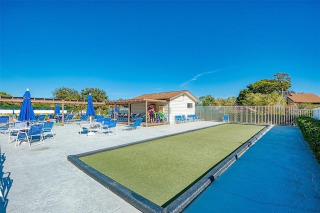 view of swimming pool