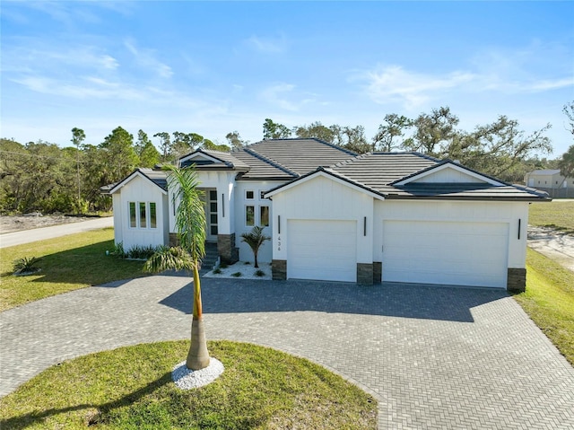 ranch-style home featuring a garage