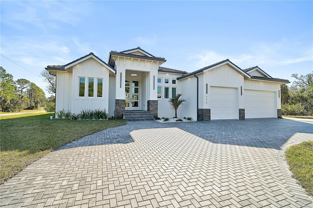 view of front of home with a garage and a front yard