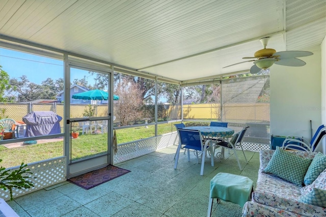 sunroom featuring ceiling fan