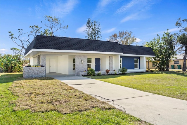 single story home featuring a front lawn