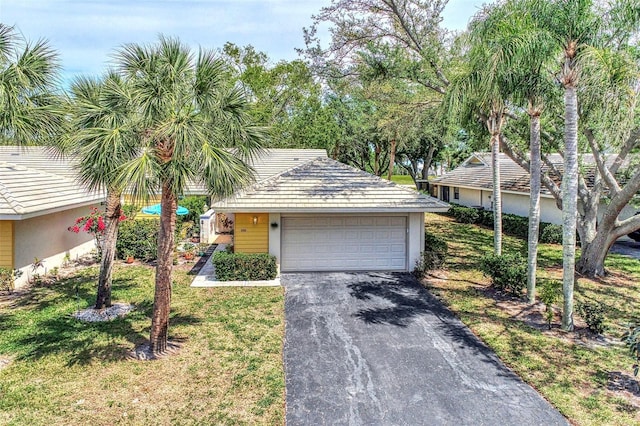 view of front facade featuring a garage and a front lawn