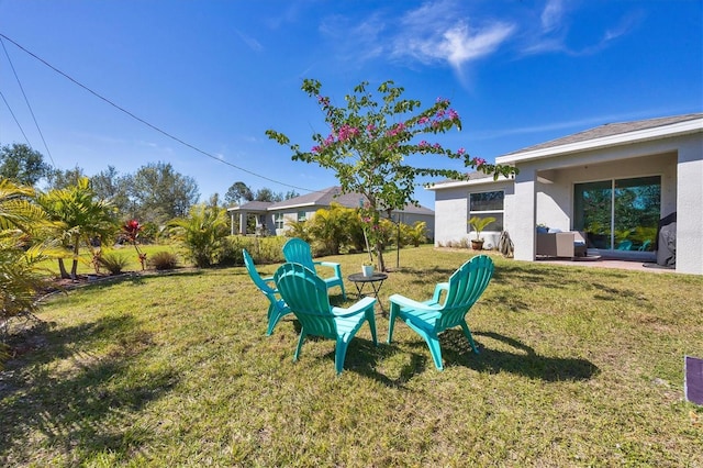 view of yard with an outdoor hangout area