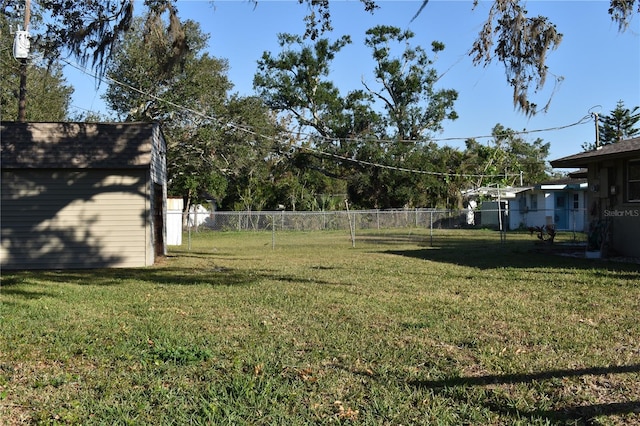 view of yard featuring a storage shed